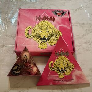 Def Leppard Artistry Palette Rock and Roll Eyeshadow palette & beauty blenders